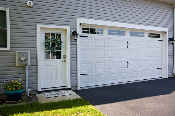 24/7 Emergency Garage Door Panel Replacement experts in Holcomb, KS